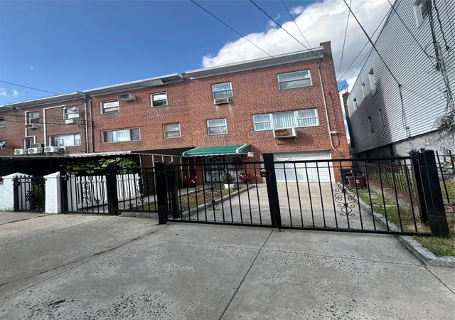 Photo 1 of Single family home for sale at 939 E 229th Street, New York, NY 10466 | MLS# 1039967 | Listing updated on 2026-09-21