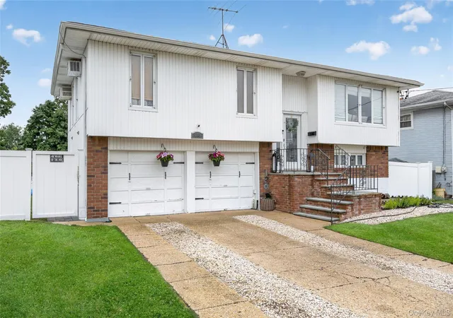 Photo 3 of Single family home for sale at 103 Motor Ave, Oyster Bay, NY 11735 | MLS# 1039976 | Listing updated on 2026-09-17