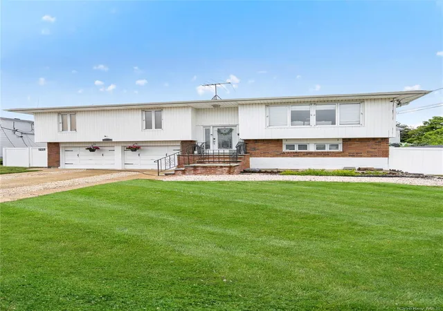 Photo 4 of Single family home for sale at 103 Motor Ave, Oyster Bay, NY 11735 | MLS# 1039976 | Listing updated on 2026-10-06