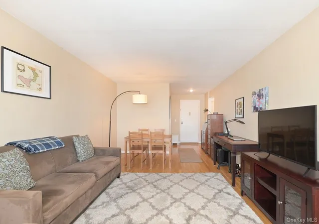 3rd image of 2 Birchwood Ct #5H, Hempstead, NY 11501 | MLS# 1039978