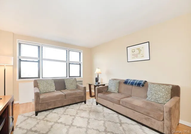 4th image of 2 Birchwood Ct #5H, Hempstead, NY 11501 | MLS# 1039978
