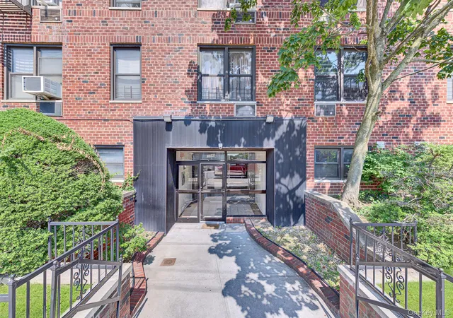 Listing Photo 1 - Condo for sale in building located at 1040 Neilson St, New York, NY 11691 - Unit #3B3