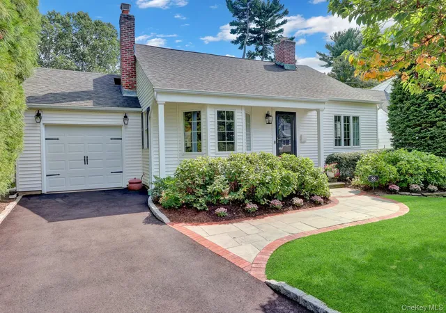 Photo 2 of Sale Pending at 88 Fairmount St, Huntington, NY 11743 | MLS# 1040006 | Listing updated on 2026-09-02