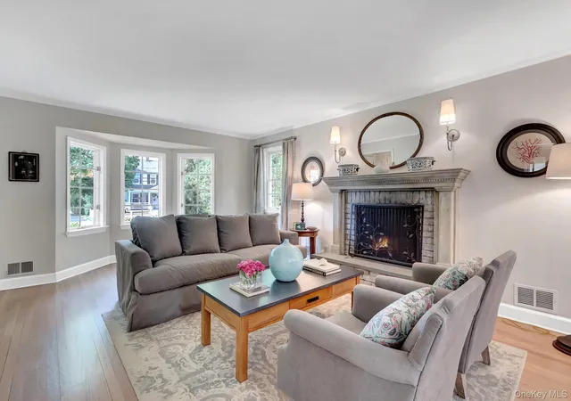 Photo 3 of Sale Pending at 88 Fairmount St, Huntington, NY 11743 | MLS# 1040006 | Listing updated on 2026-09-02
