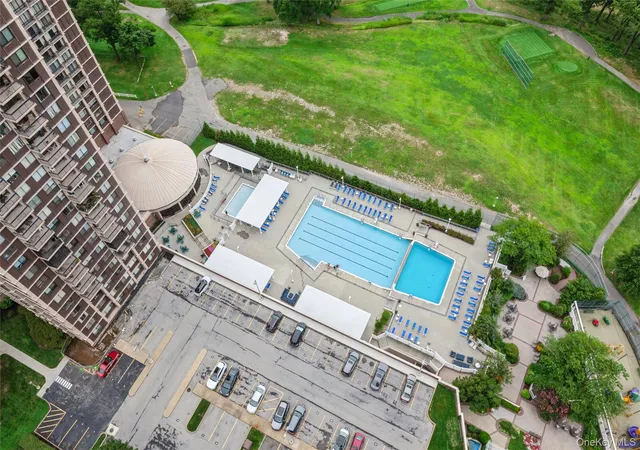 Listing Photo 4 - Condo for sale in building located at 27010 Grand Central Pkwy, New York, NY 11550 - Unit #32E