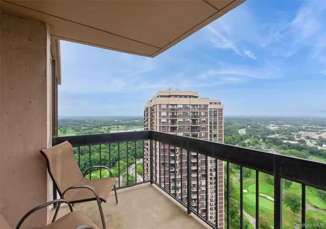 Listing Photo 5 - Condo for sale in building located at 27010 Grand Central Pkwy, New York, NY 11550 - Unit #32E