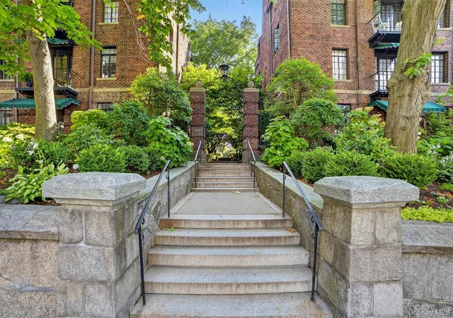 Photo 3 of Condo for sale at 20 N Broadway #A304, White Plains, NY 10601 | MLS# 1040032 | Listing updated on 2026-10-06