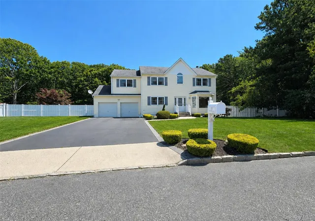 Photo 1 of Single family home for sale at 23 Greentree Dr, Brookhaven, NY 11763 | MLS# 1040034 | Listing updated on 2026-08-26