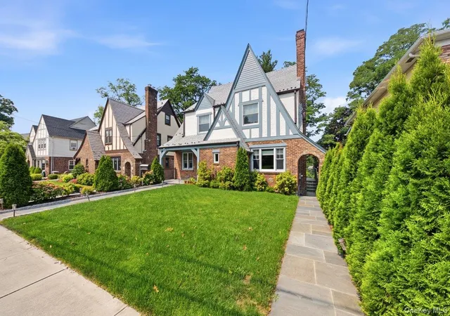 Photo 3 of Sale Pending at 277 Devoe Ave, Yonkers, NY 10705 | MLS# 1040038 | Listing updated on 2026-09-23