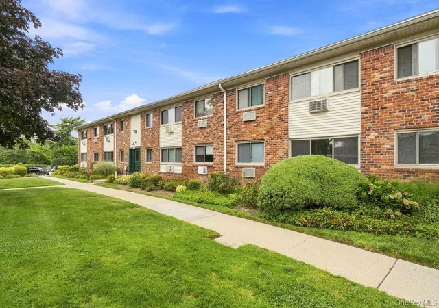 Photo 3 of Condo for sale at 2397 Union Blvd #7A, Islip, NY 11751 | MLS# 1040041 | Listing updated on 2026-10-01