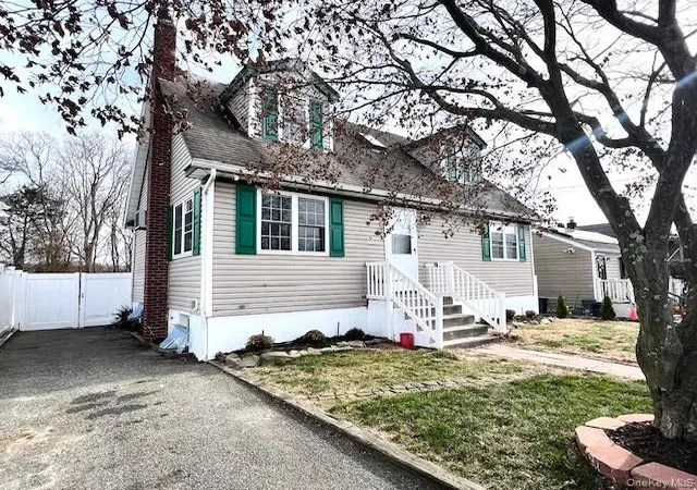 Photo 1 of Single family home for sale at 51 N Clinton Ave, Brookhaven, NY 11772 | MLS# 1040090 | Listing updated on 2026-08-23