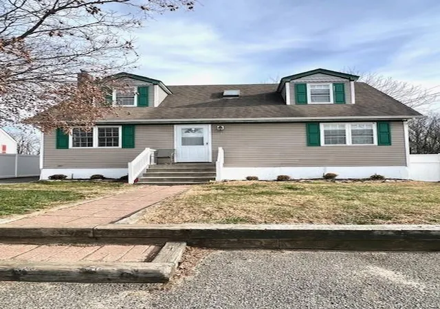 Photo 2 of Single family home for sale at 51 N Clinton Ave, Brookhaven, NY 11772 | MLS# 1040090 | Listing updated on 2026-08-23