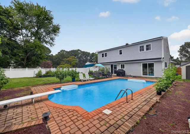 43rd image of 178 Montrose Dr, Brookhaven, NY 11776 | MLS# 1040095