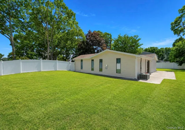Photo 3 of Single family home for sale at 10 Helene Dr, Brookhaven, NY 11967 | MLS# 1040118 | Listing updated on 2026-09-20