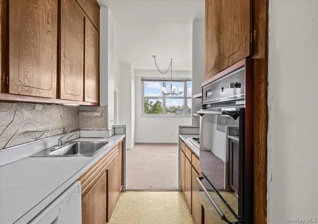 Photo 3 of Condo for sale at 555 Kappock St #3T, New York, NY 10463 | MLS# 1040121 | Listing updated on 2026-09-17