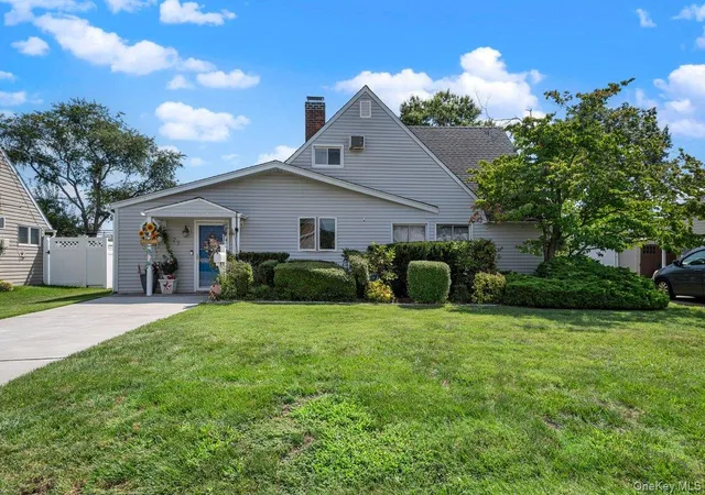 Photo 1 of Sale Pending at 27 Wheelbarrow Ln, Hempstead, NY 11793 | MLS# 1040123 | Listing updated on 2026-09-15