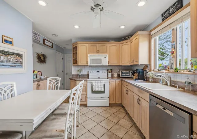 Photo 3 of Sale Pending at 27 Wheelbarrow Ln, Hempstead, NY 11793 | MLS# 1040123 | Listing updated on 2026-09-15