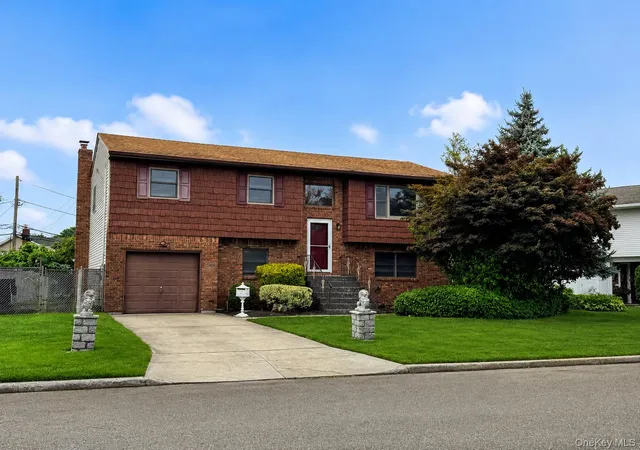 Photo 1 of Sale Pending at 95 W Lake Dr, Babylon, NY 11757 | MLS# 1040125 | Listing updated on 2026-09-21