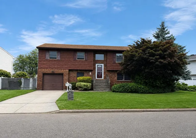 Photo 2 of Sale Pending at 95 W Lake Dr, Babylon, NY 11757 | MLS# 1040125 | Listing updated on 2026-09-21