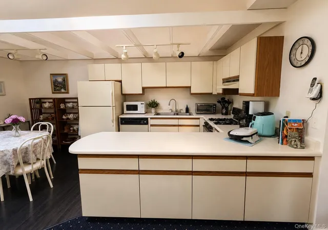 Photo 4 of Single family home for sale at 3 Water Lilly Ln, Thompson, NY 12701 | MLS# 1040127 | Listing updated on 2026-08-21