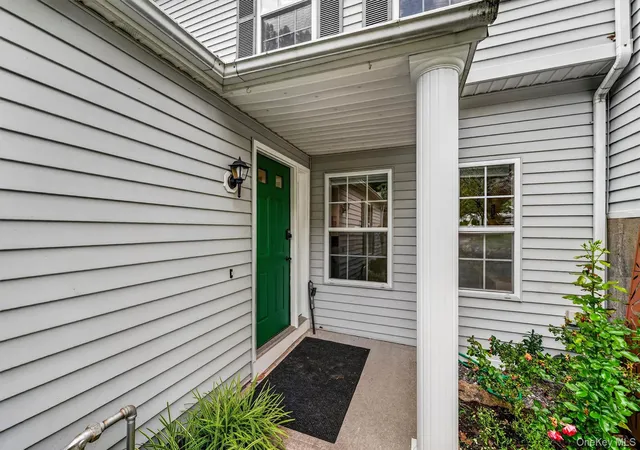 Photo 4 of Single family home for sale at 204 Watch Hl Dr, Greenburgh, NY 10591 | MLS# 1040128 | Listing updated on 2026-08-22