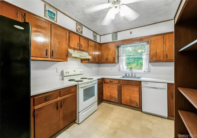 Photo 4 of Sale Pending at 164 Brookside Farms Rd, Newburgh (town), NY 12550 | MLS# 1040133 | Listing updated on 2026-10-09