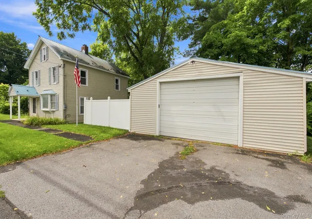 Photo 4 of Single family home for sale at 344 Broadway, Esopus, NY 12487 | MLS# 1040145 | Listing updated on 2026-10-08