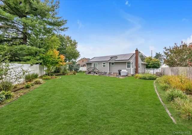 Photo 4 of Single family home for sale at 315 Cherry Pl, East Meadow, NY 11554 | MLS# 1040146 | Listing updated on 2026-10-08