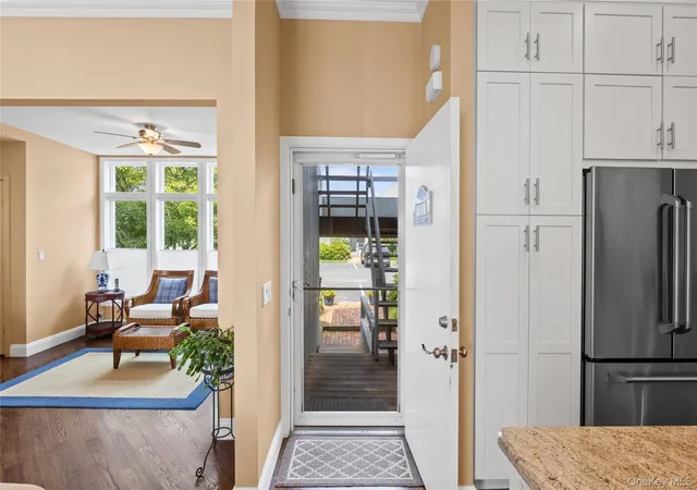 Listing Photo 4 - Condo for sale in building located at 400 Noyack Rd, Southampton, NY 11968 - Unit #E2