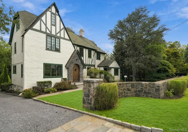 Photo 3 of Single family home for sale at 265 Old Mamaroneck Rd, White Plains, NY 10605 | MLS# 1040175 | Listing updated on 2026-09-29