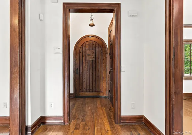 Photo 4 of Single family home for sale at 265 Old Mamaroneck Rd, White Plains, NY 10605 | MLS# 1040175 | Listing updated on 2026-09-29