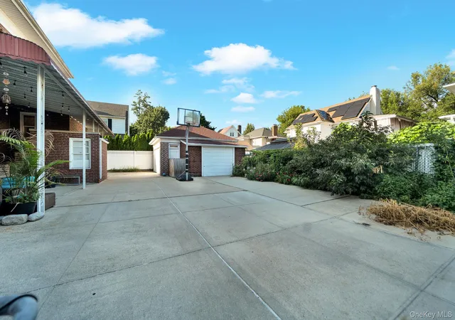 Photo 4 of Single family home for sale at 8833 195th Street, New York, NY 11423 | MLS# 1040205 | Listing updated on 2026-10-01