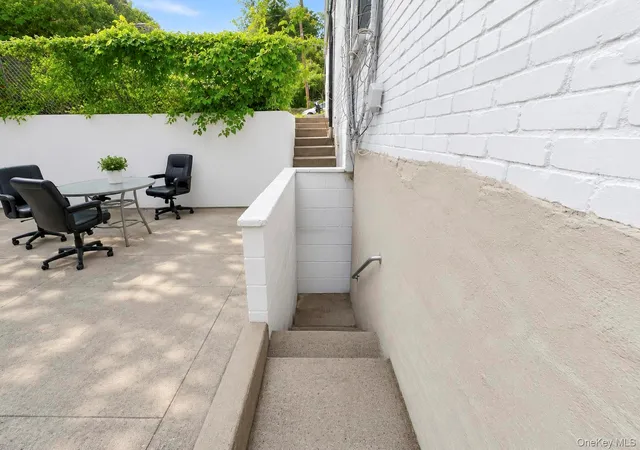 Listing Photo 2 - Condo for sale in building located at 212 Edwards Pl, Yonkers, NY 10703 - Unit #