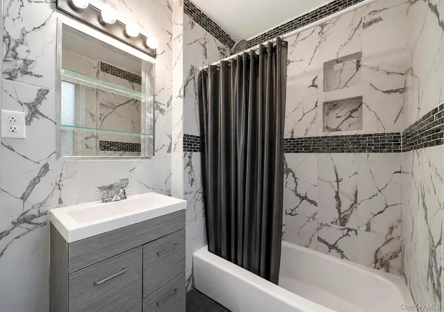 Listing Photo 5 - Condo for sale in building located at 212 Edwards Pl, Yonkers, NY 10703