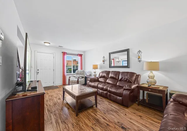 Listing Photo 4 - Condo for sale in building located at 21 Alhambra Dr, Hempstead, NY 11572