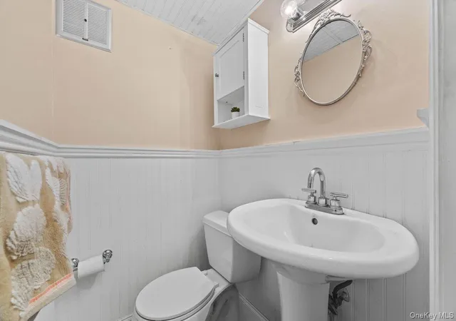 Listing Photo 5 - Condo for sale in building located at 21 Alhambra Dr, Hempstead, NY 11572