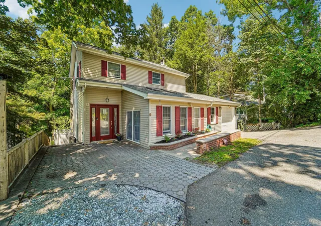 Photo 4 of Single family home for sale at 9 Morgans Way, Warwick (town), NY 10925 | MLS# 1040237 | Listing updated on 2026-09-19