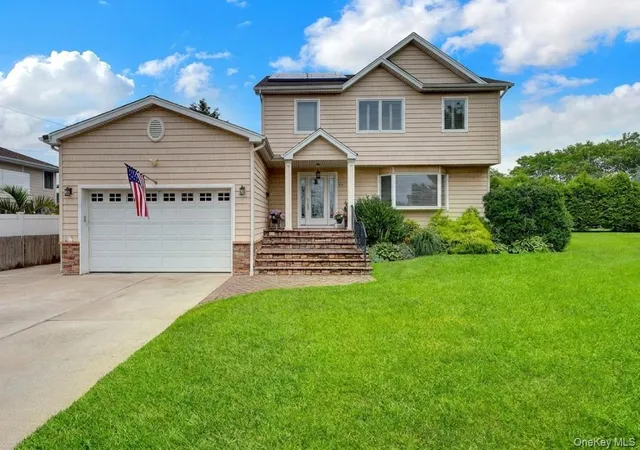 Photo 1 of Single family home for sale at 34 Admiral Rd, Oyster Bay, NY 11758 | MLS# 1040243 | Listing updated on 2026-09-29