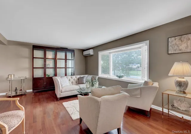 Photo 4 of Single family home for sale at 34 Admiral Rd, Oyster Bay, NY 11758 | MLS# 1040243 | Listing updated on 2026-09-29