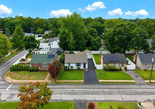 2nd image of 116 E Booker Ave, Babylon, NY 11798 | MLS# 1040269