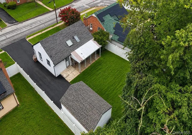 Photo 3 of Single family home for sale at 116 E Booker Ave, Babylon, NY 11798 | MLS# 1040269 | Listing updated on 2026-10-10