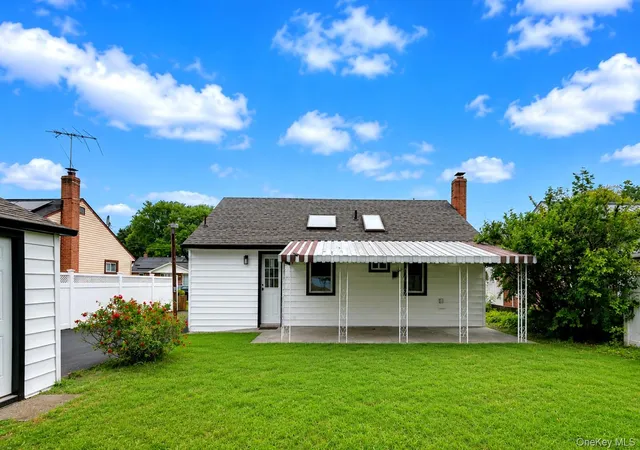 Photo 4 of Single family home for sale at 116 E Booker Ave, Babylon, NY 11798 | MLS# 1040269 | Listing updated on 2026-10-10