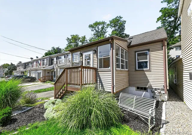Photo 3 of Single family home for sale at 83 Center St, Highlands, NY 10928 | MLS# 1040293 | Listing updated on 2026-08-21