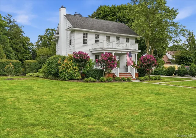 Photo 3 of Sale Pending at 129 Bayview Ave, Babylon, NY 11701 | MLS# 1040311 | Listing updated on 2026-10-02