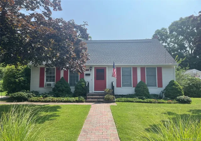 Single family home for sale at 363 3rd Avenue, Islip, NY 11705 | MLS# 1040315