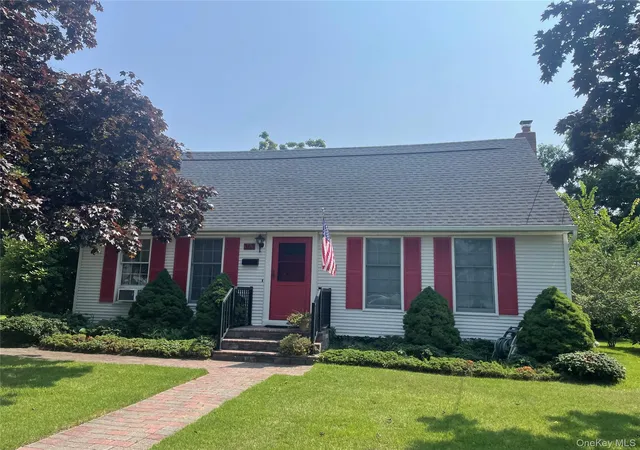 Photo 3 of Single family home for sale at 363 3rd Avenue, Islip, NY 11705 | MLS# 1040315 | Listing updated on 2026-10-12