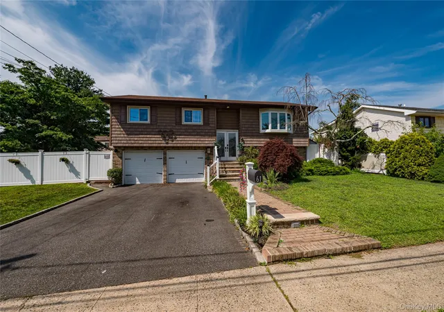 Photo 2 of Single family home for sale at 61 Linda Ln, Babylon, NY 11703 | MLS# 1040337 | Listing updated on 2026-09-25
