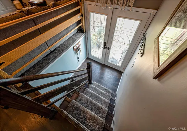 Photo 3 of Single family home for sale at 61 Linda Ln, Babylon, NY 11703 | MLS# 1040337 | Listing updated on 2026-09-25
