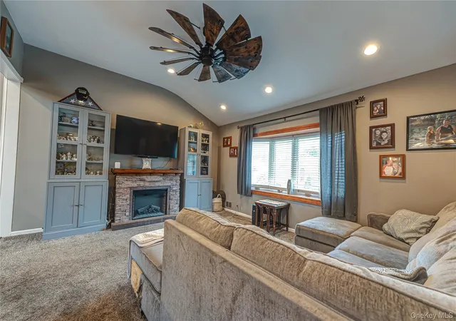 Photo 4 of Single family home for sale at 61 Linda Ln, Babylon, NY 11703 | MLS# 1040337 | Listing updated on 2026-10-04