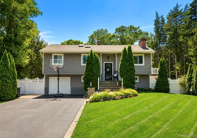 2nd image of 12 Linden Ln, Brookhaven, NY 11738 | MLS# 1040364